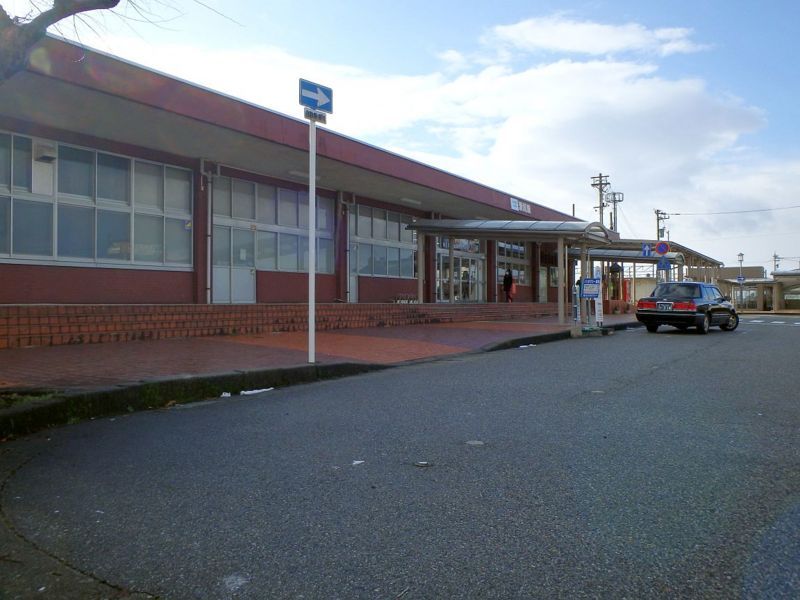 表の滑川駅前
