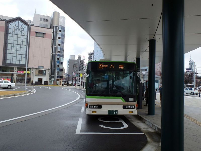 富山駅前にて