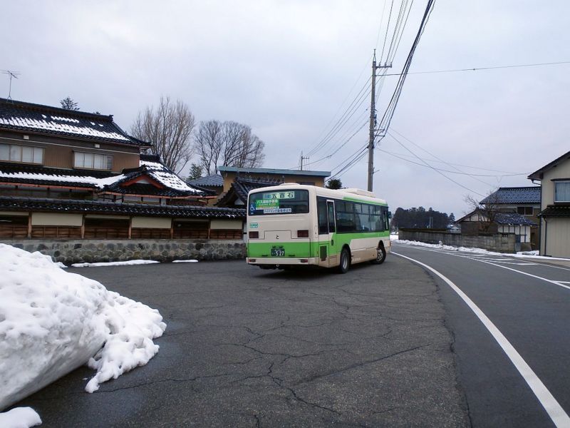 一夜泊で発車を待つ五百石行