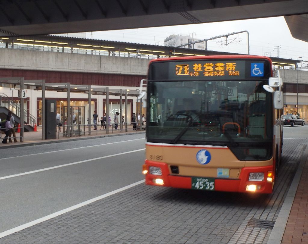 18 06 23 25 南から北へ79 バスに乗るのが目的