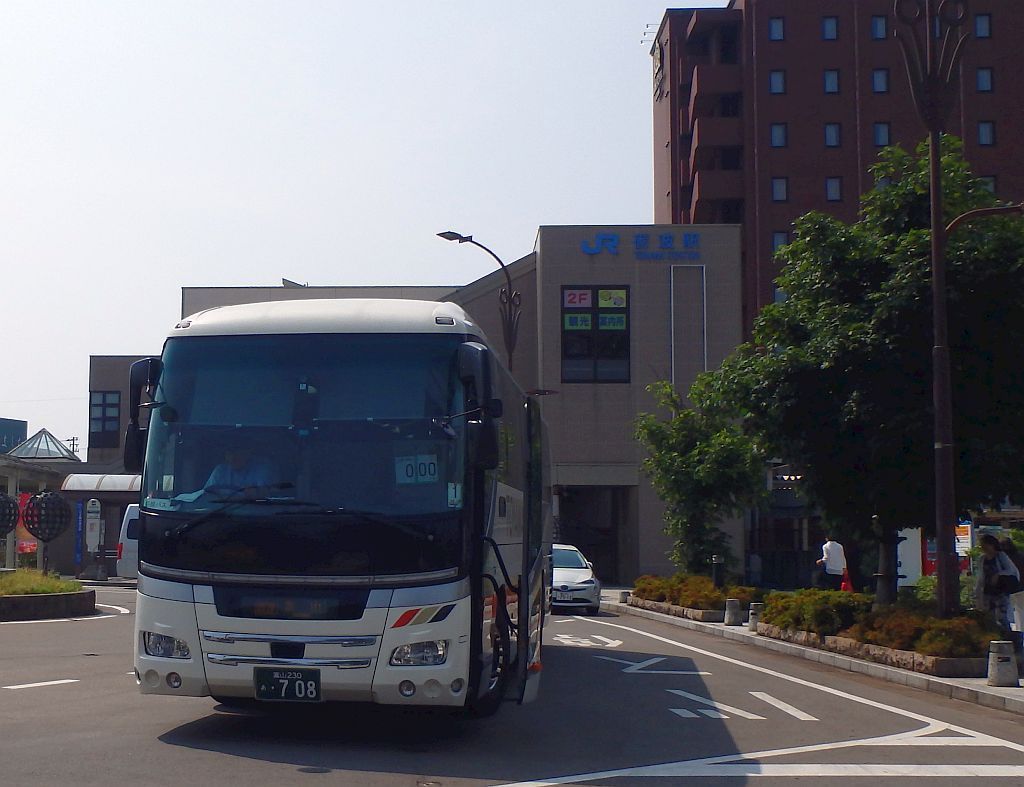 砺波駅南にて