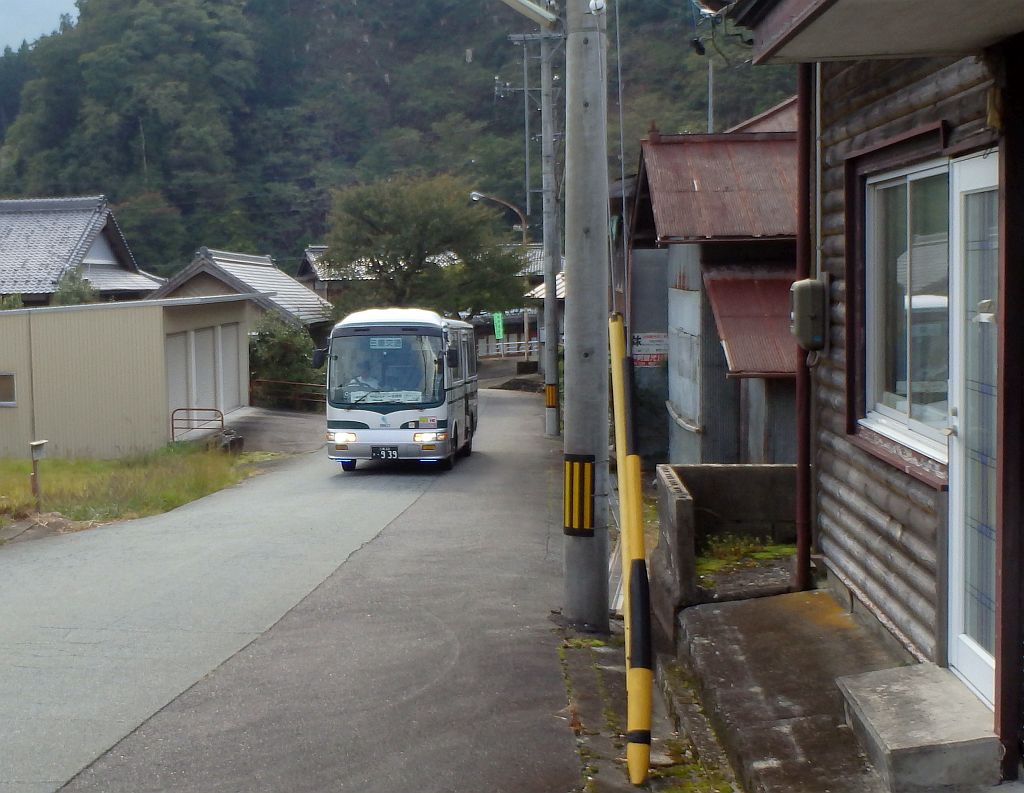 個別「[路線バス]津市美杉地域コミュニティバス マックスバリュ川口店行」の写真、画像 2018101821 バスに乗るのが目的