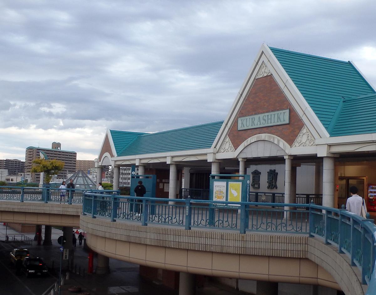 曇天模様の倉敷駅北口