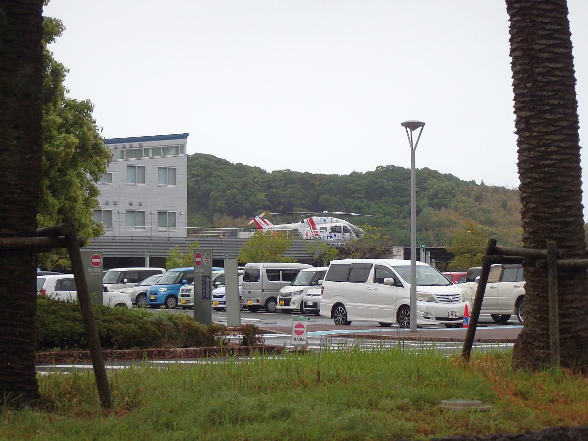 富山駅前にて