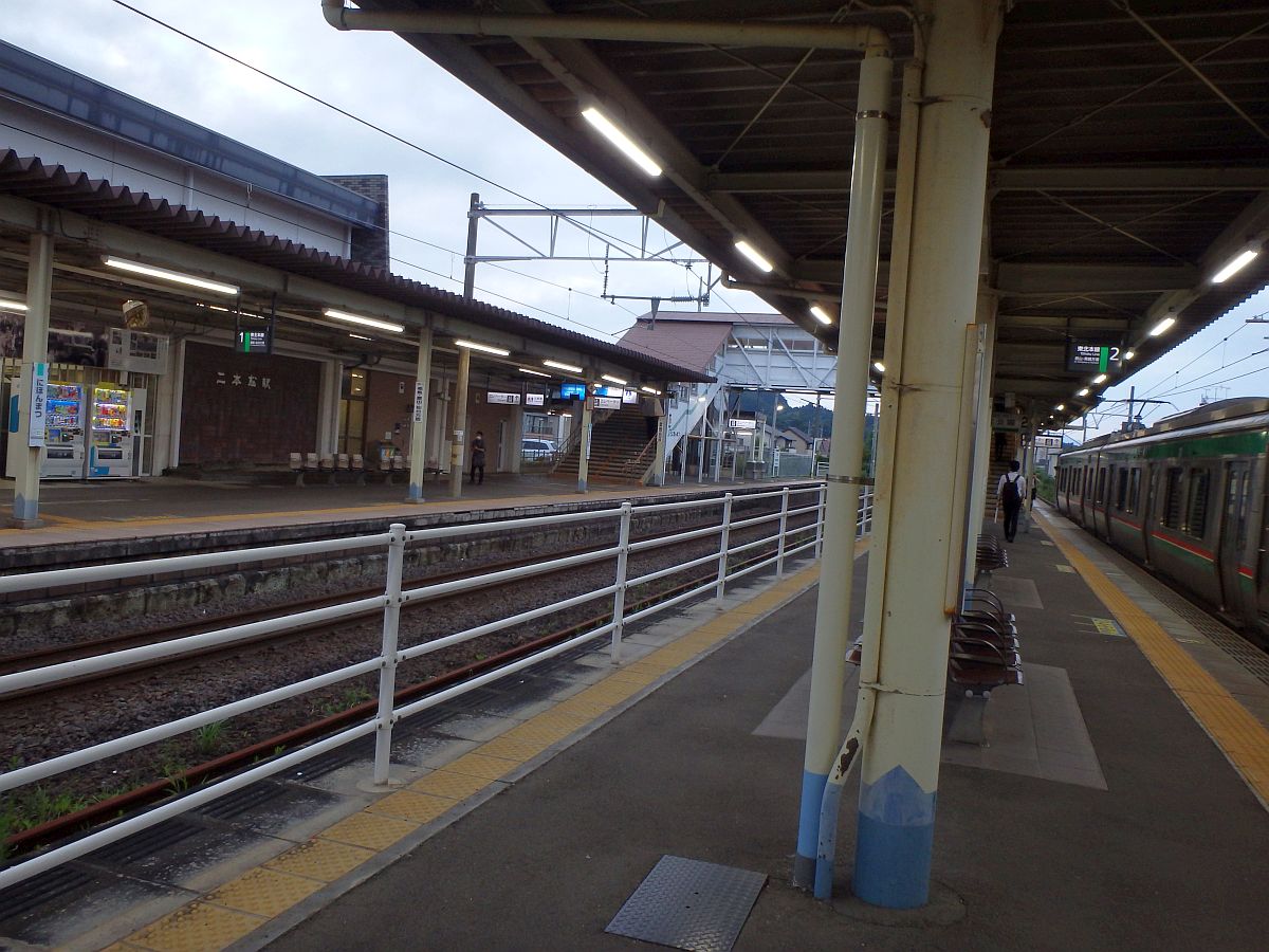 右側に乗ってきた矢吹行が見える