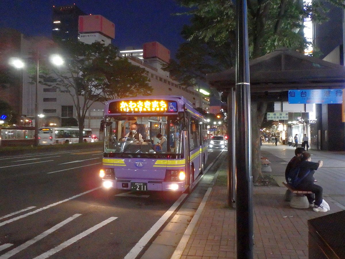 仙台駅前到着直後のタケヤ交通バス 仙台駅前にて