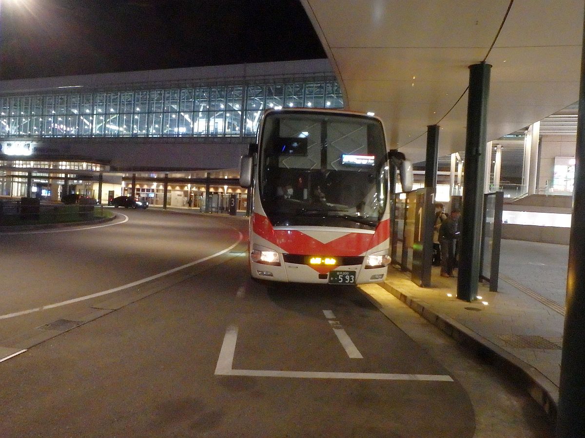 富山駅前にて