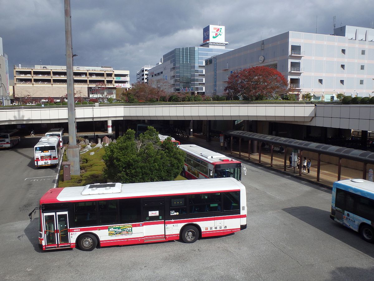 泉中央駅バスプール