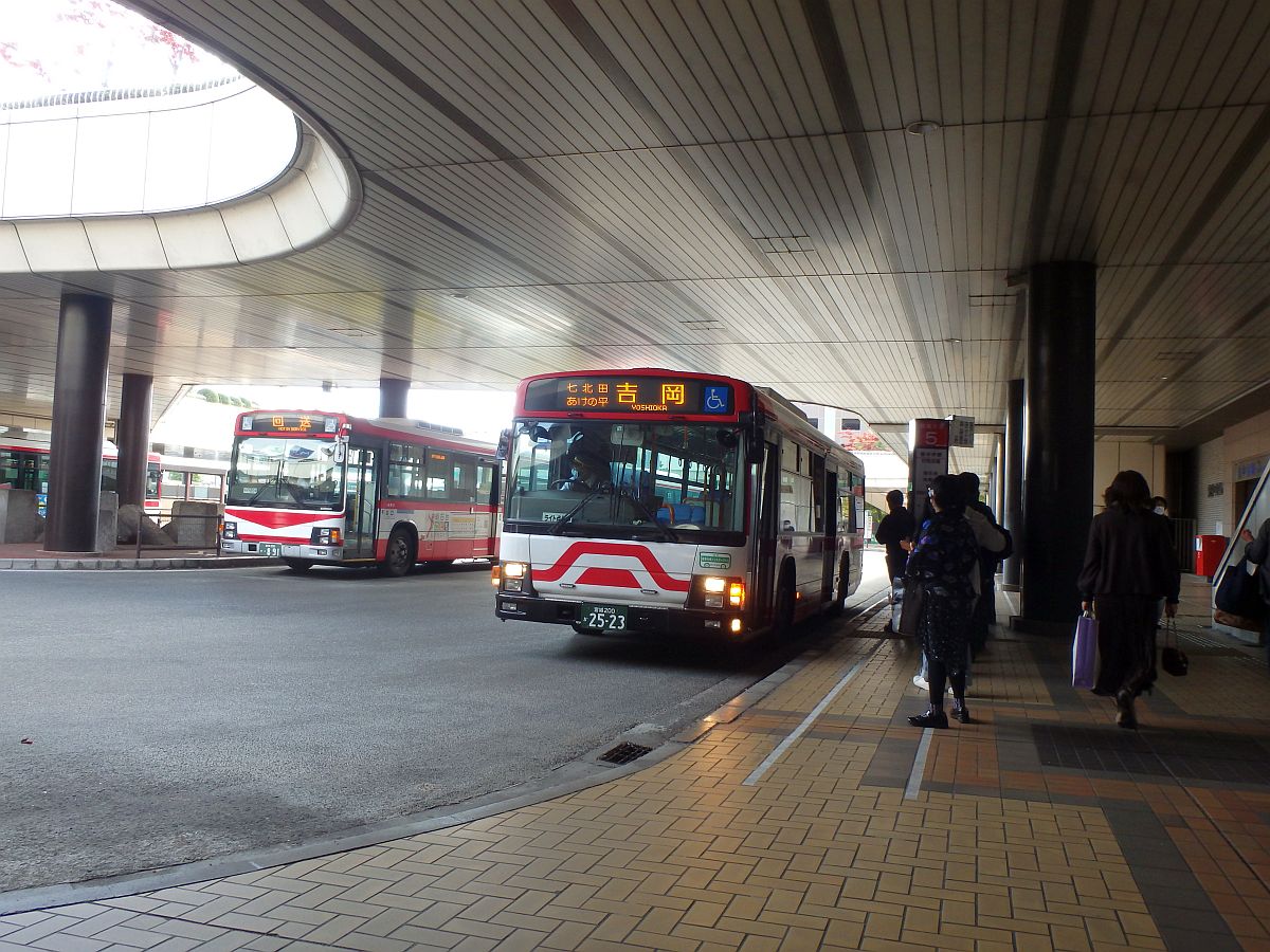 泉中央駅にて