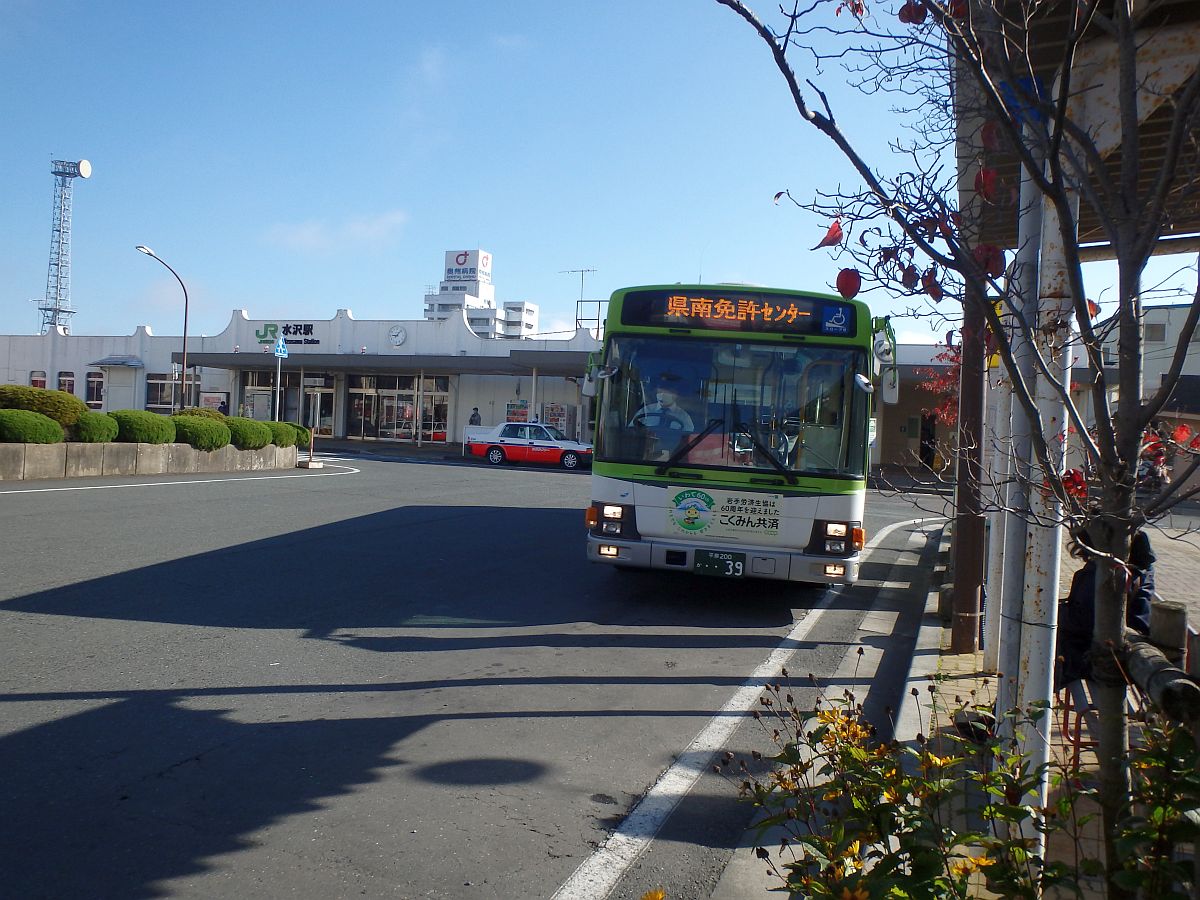 水沢駅前にて