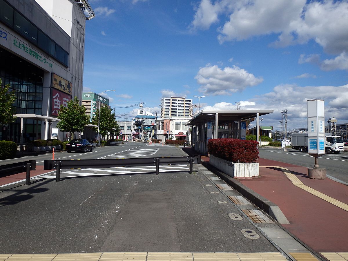 北上駅前にて