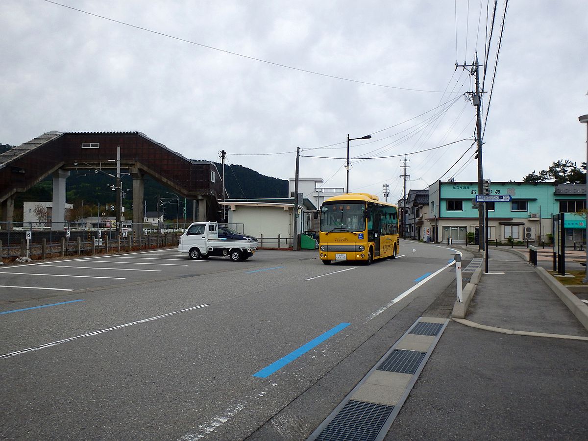 ヒスイ海岸駅にて