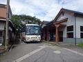 [路線バス][駅]有峰口駅前到着直後の夏山バス