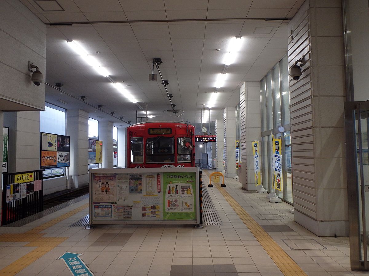 万葉線 越ノ潟行 高岡駅にて