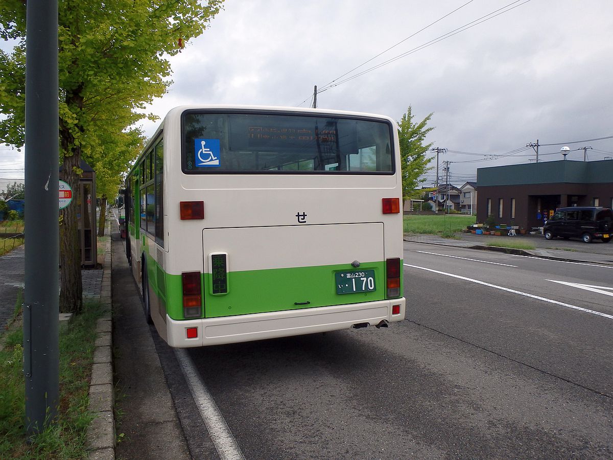 11系統富山駅前行 新湊車庫前にて