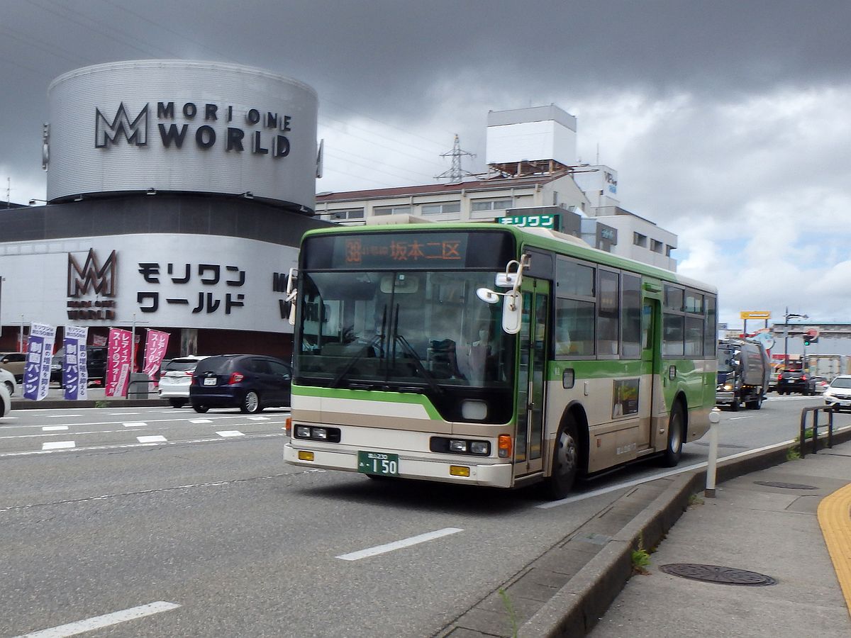 富山市民病院前にて