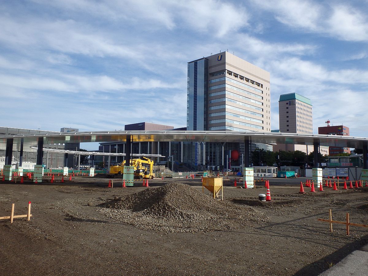 富山駅北口広場。バスターミナルの工事中。