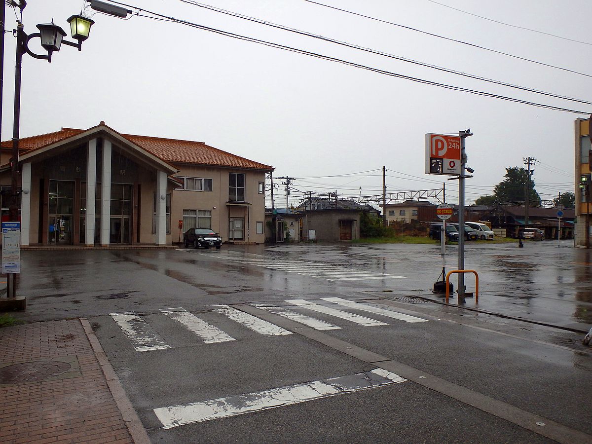 中央右に「池尻 金太郎温泉」と書かれた地鉄バスのバス停がある