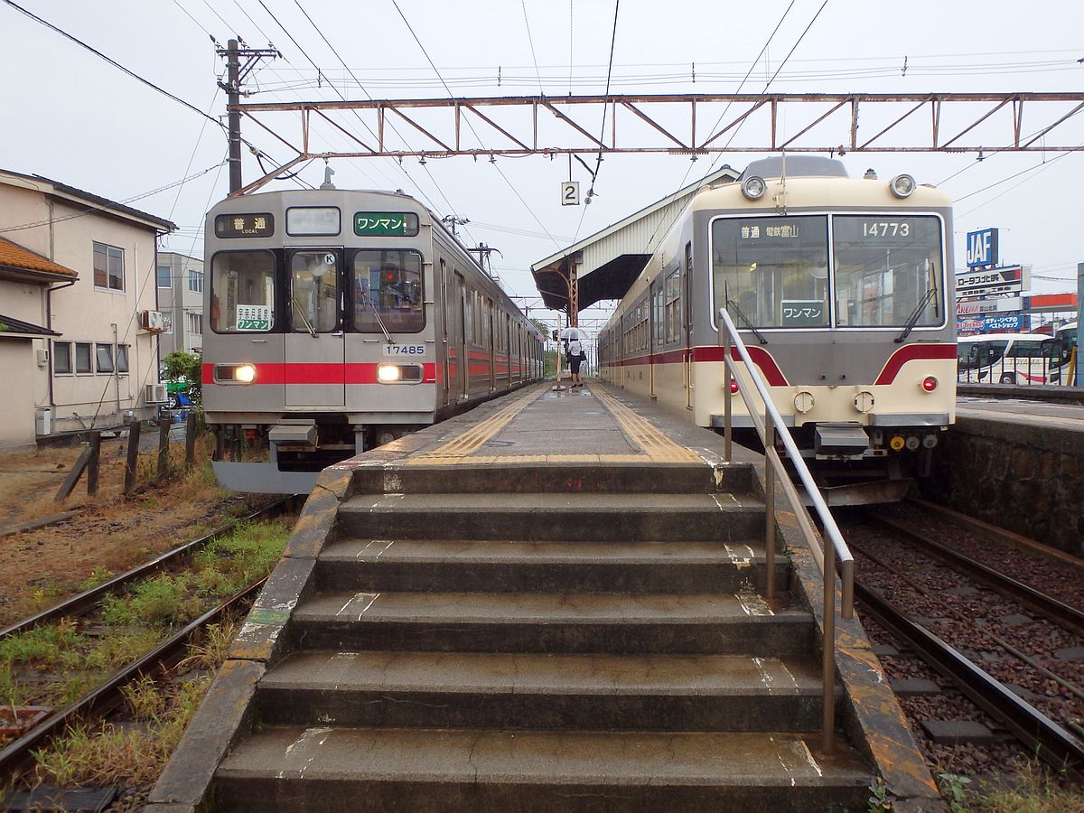 電鉄黒部駅にて
