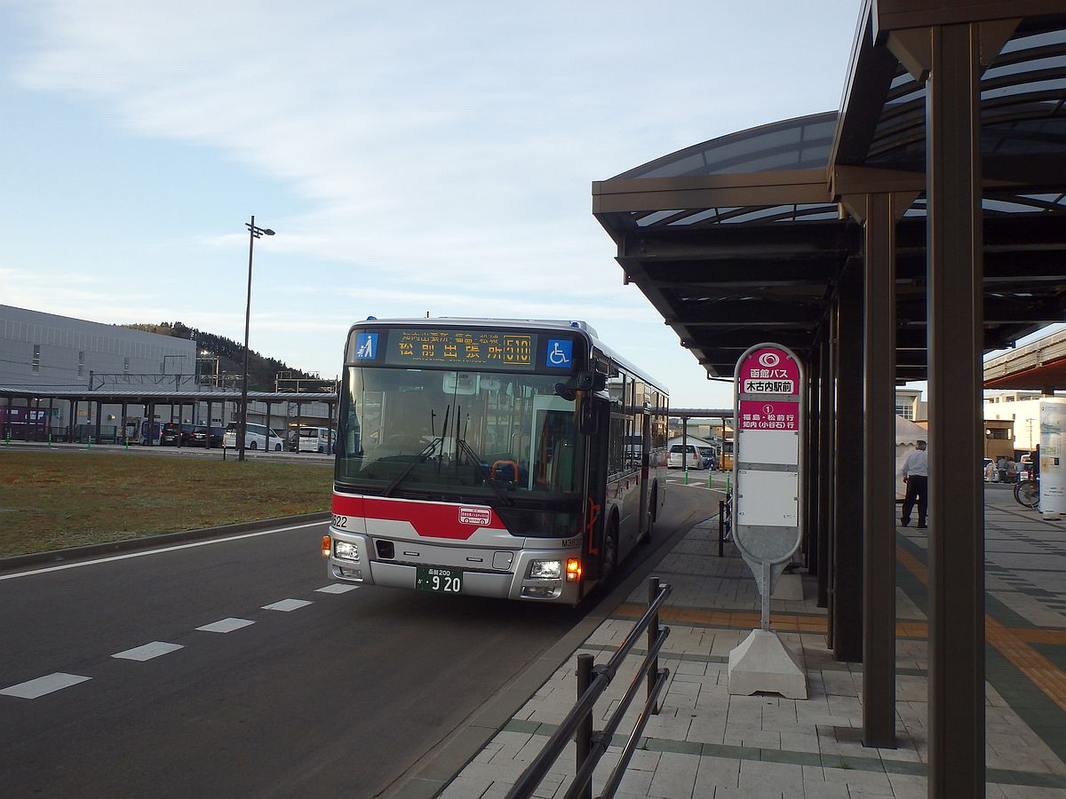 木古内駅前にて