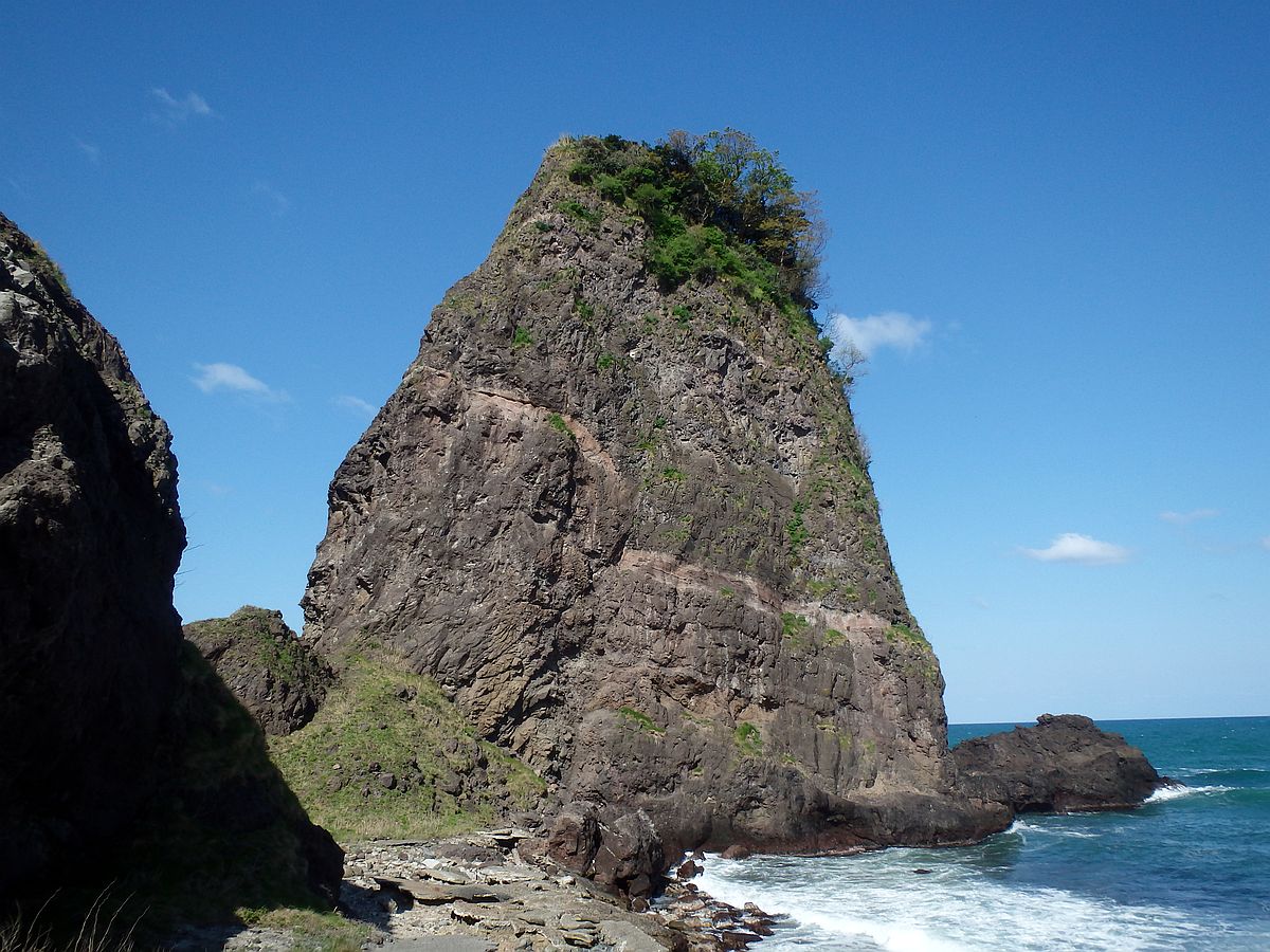 地層の褶曲が2段になっている