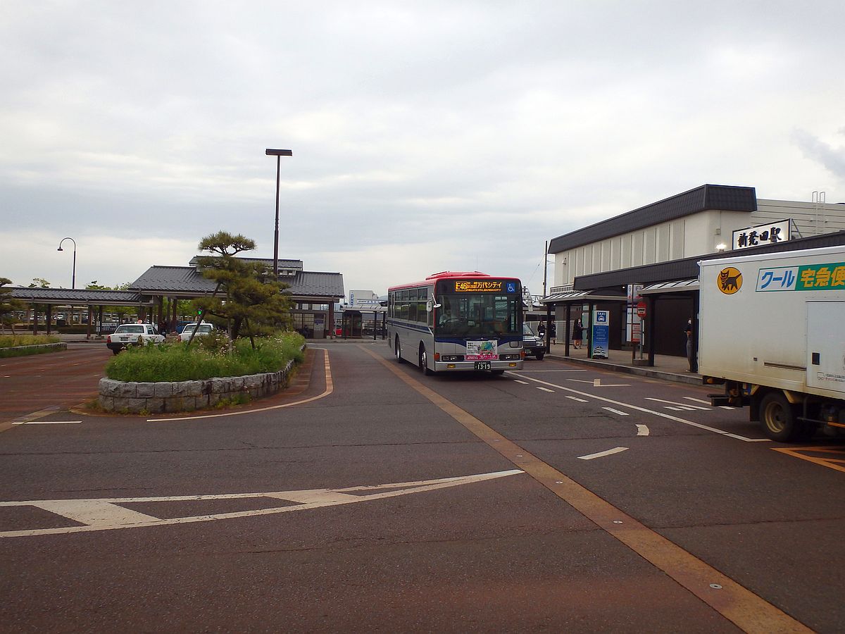 新潟駅前にて