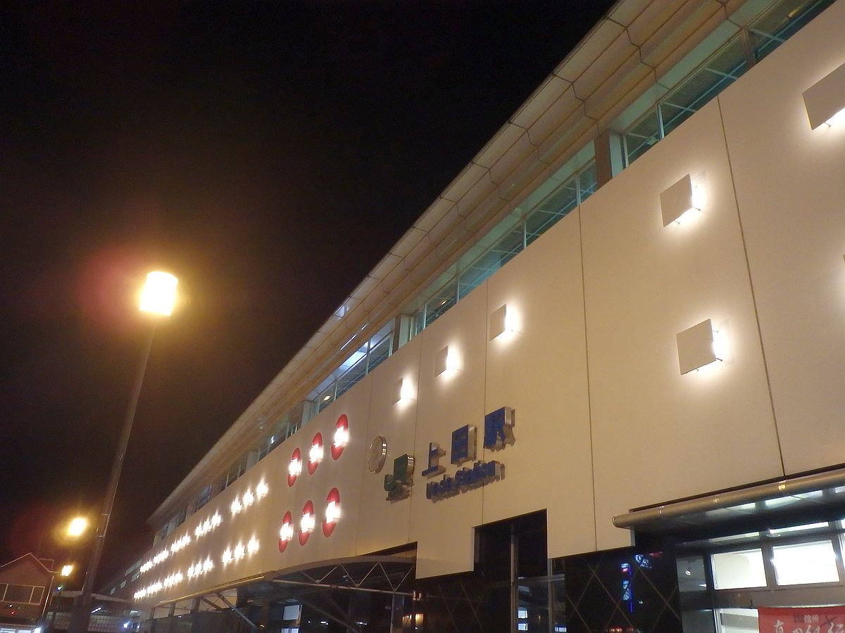 夜の上田駅 上田駅にて