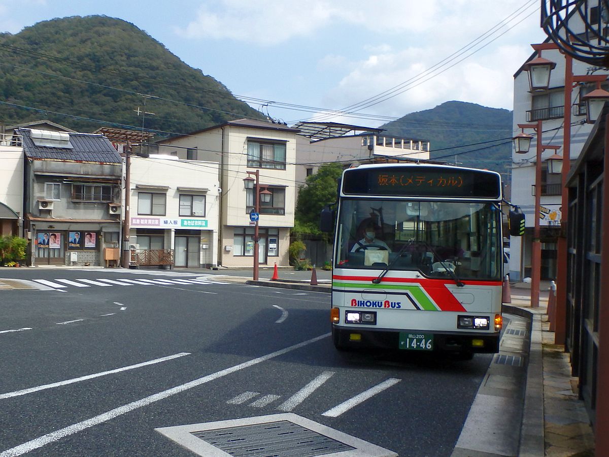 新見駅にて