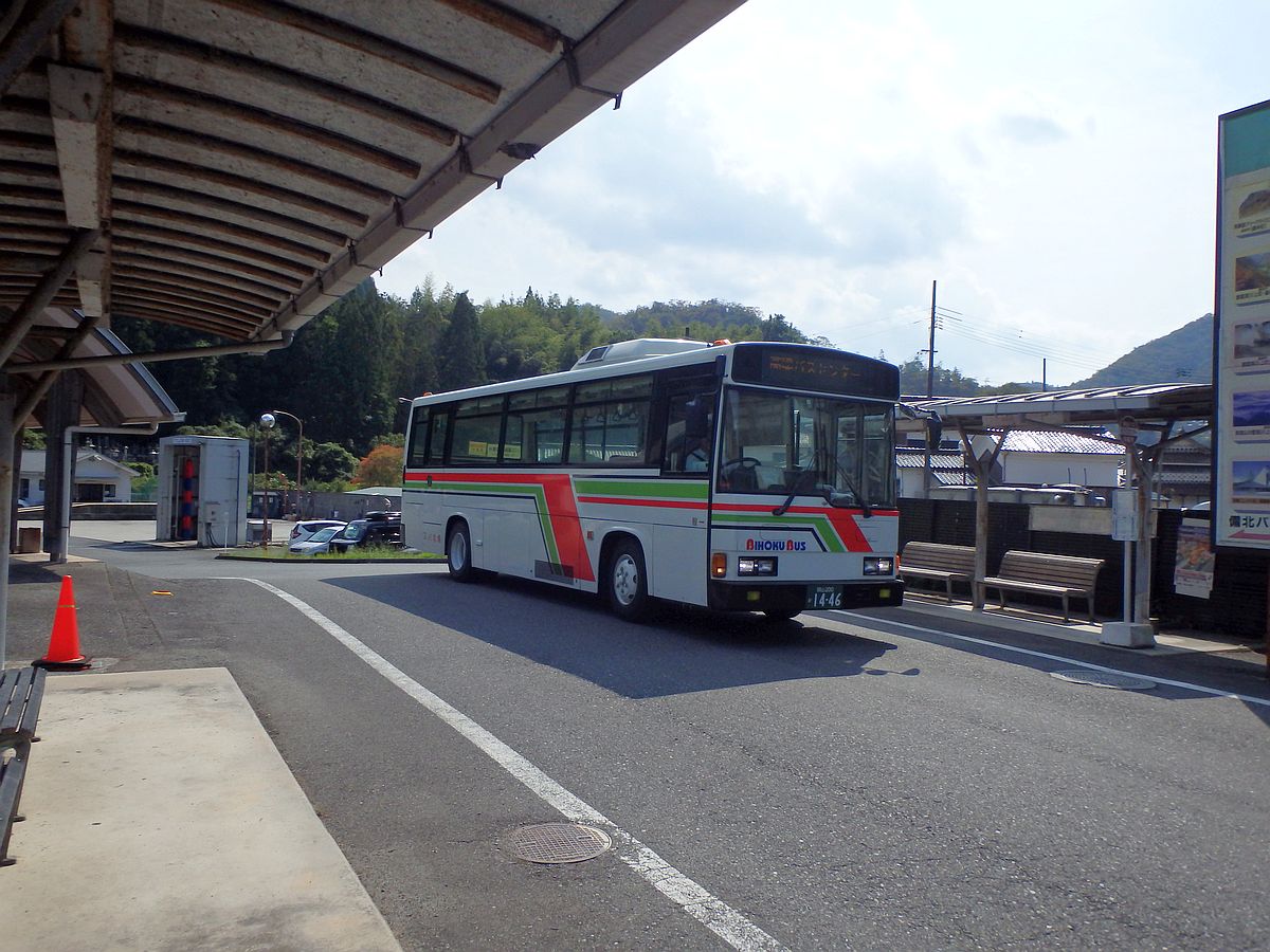 川上バスセンターで折り返して高梁へ向かう備北バス 川上バスセンターにて