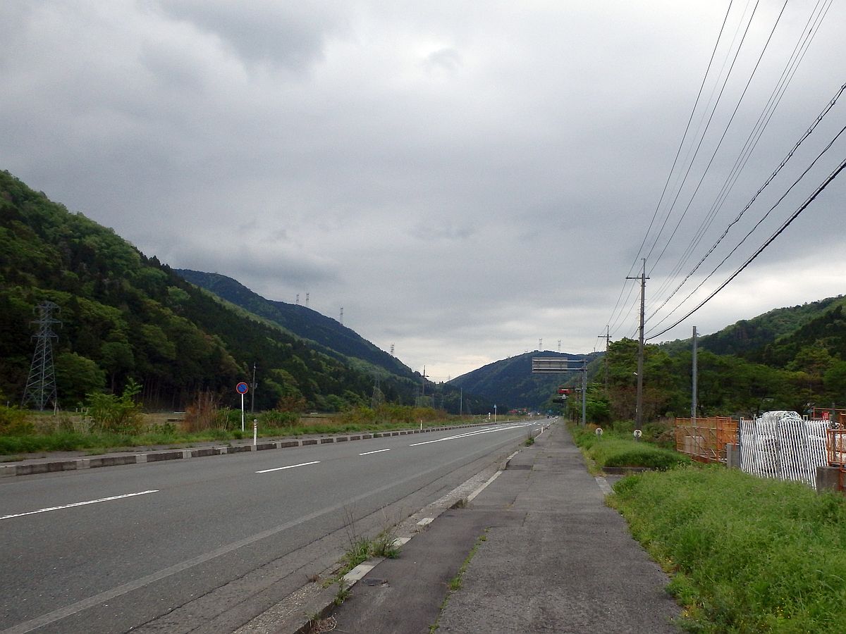 まつすぐな道でさみしい(国道161号) 高島市小荒路付近