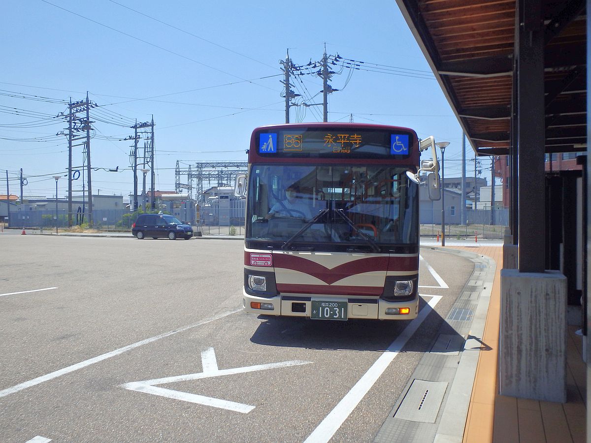 丸岡バスターミナルにて