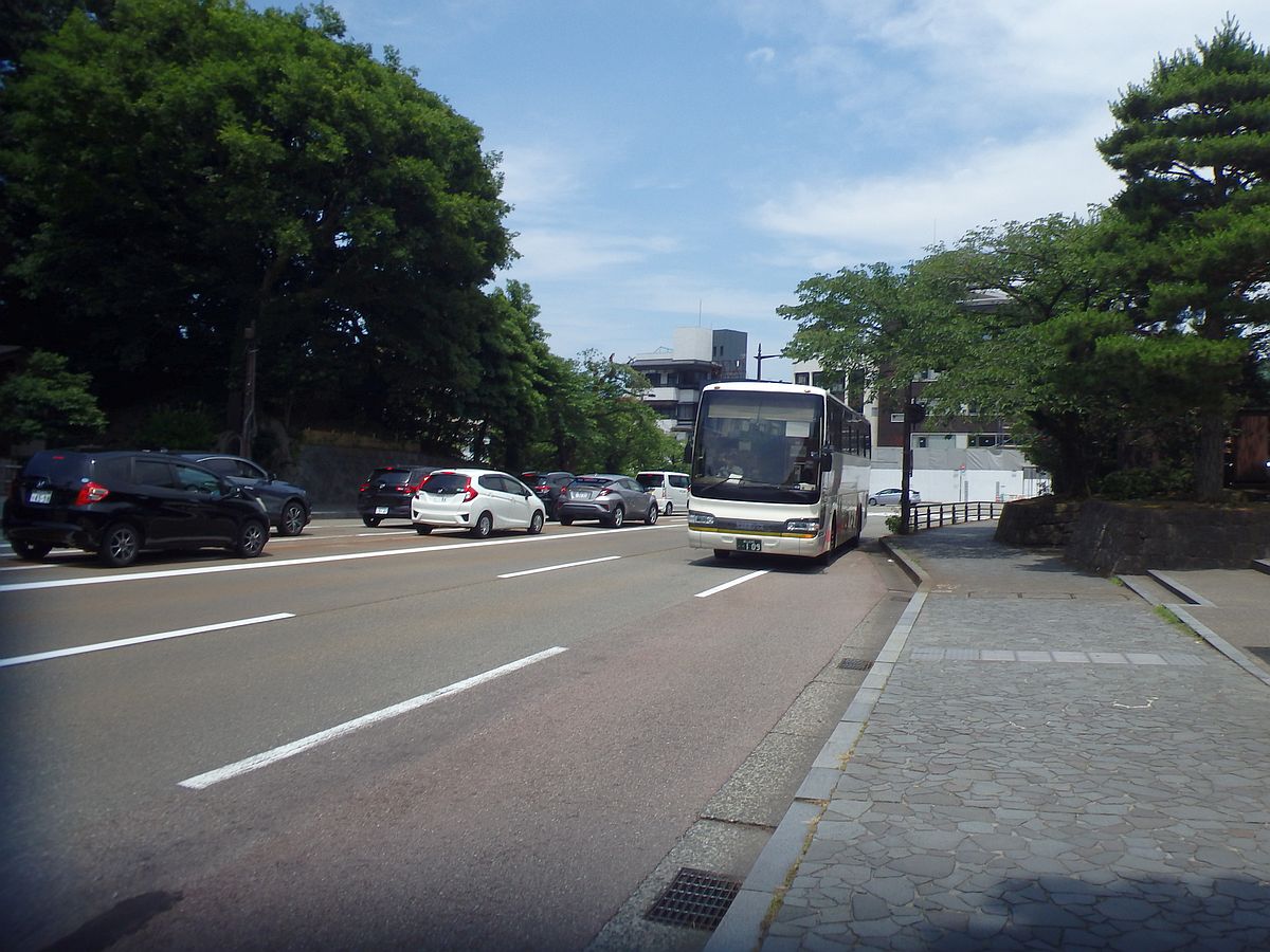 兼六園下にて