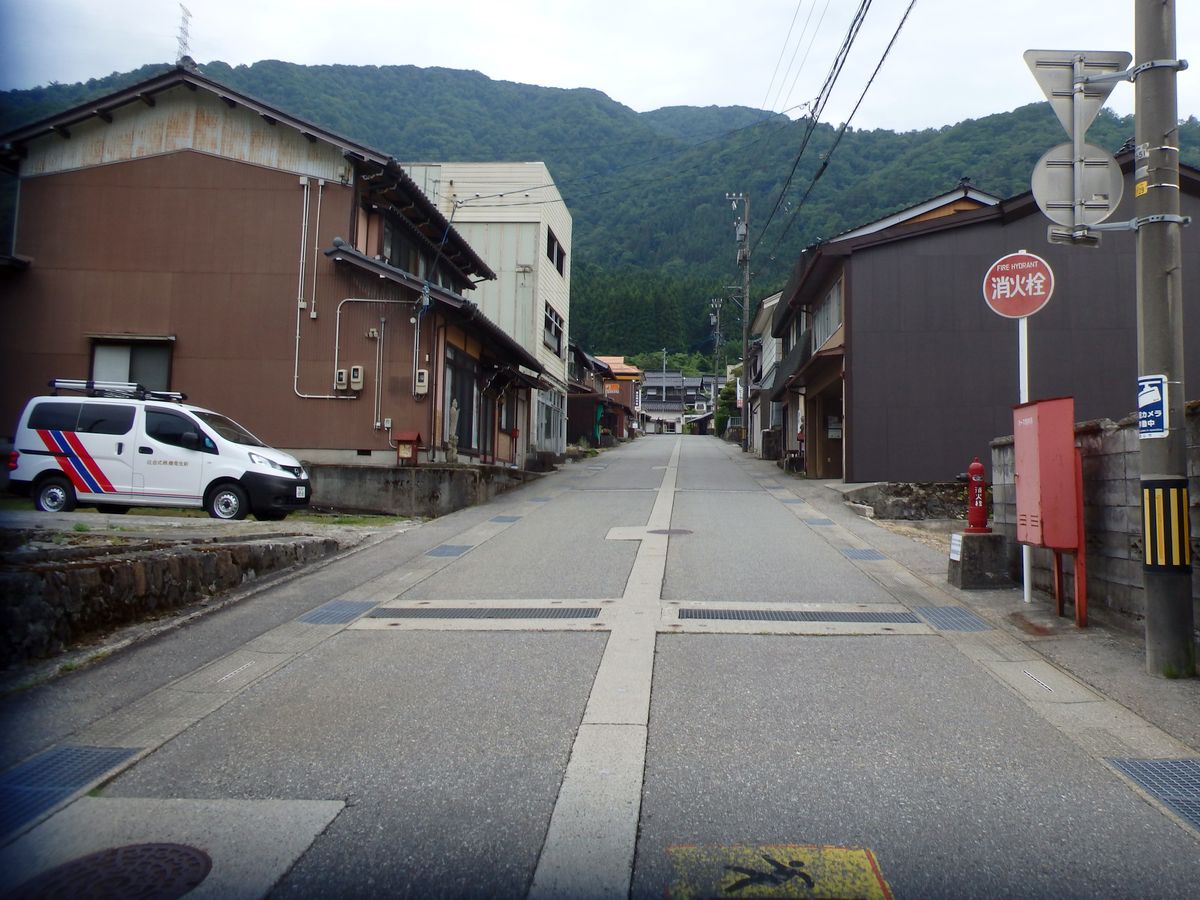 国道41号からの上り道