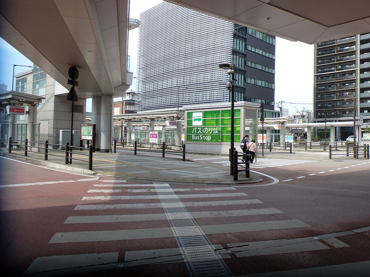 高岡駅前バス乗り場