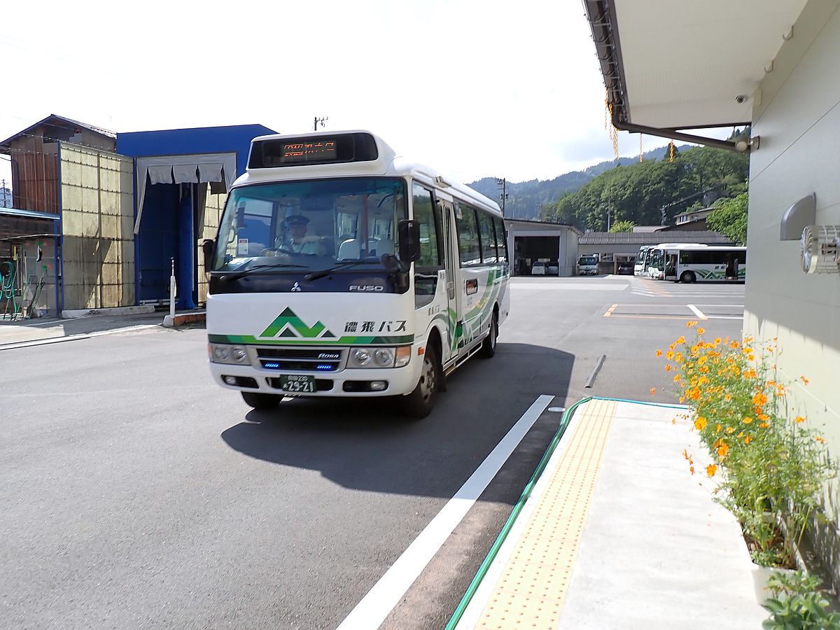 濃飛バス神岡営業所にて
