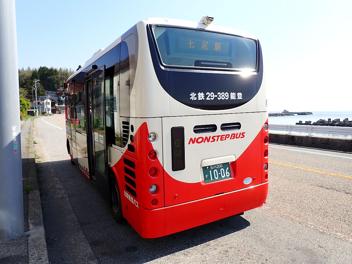 脇にて