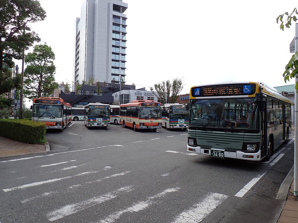 三島駅ロータリーにて