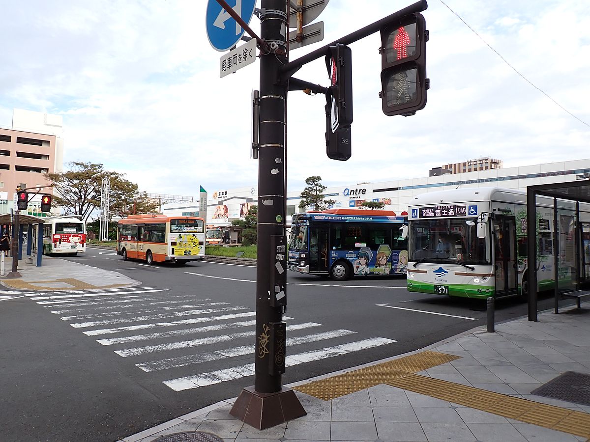 東海バスと富士急バス(EV)