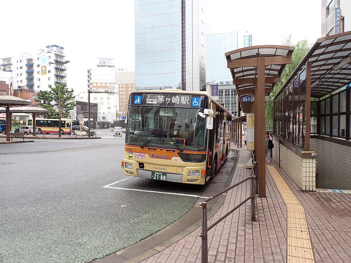 平塚駅北口にて