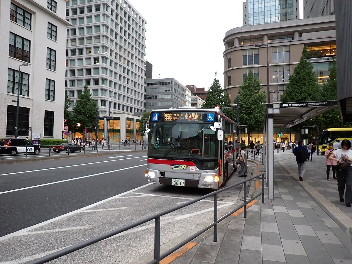 東京駅南口にて