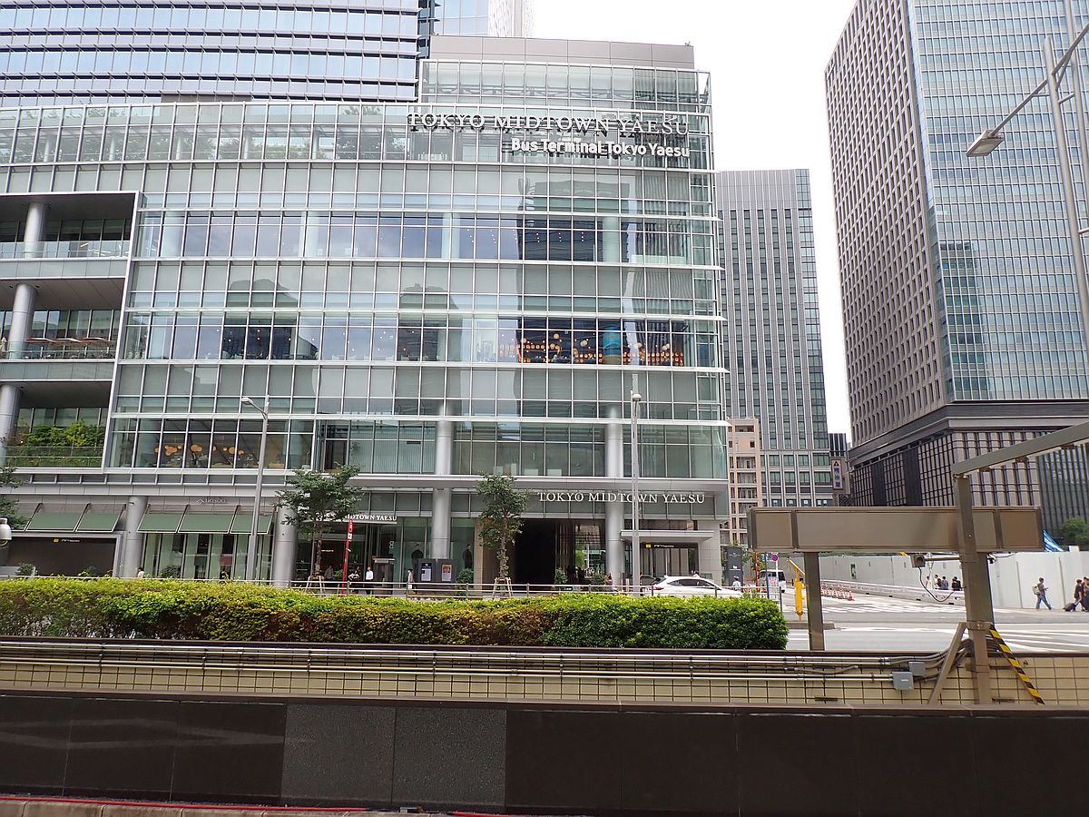 東京駅八重洲口にて