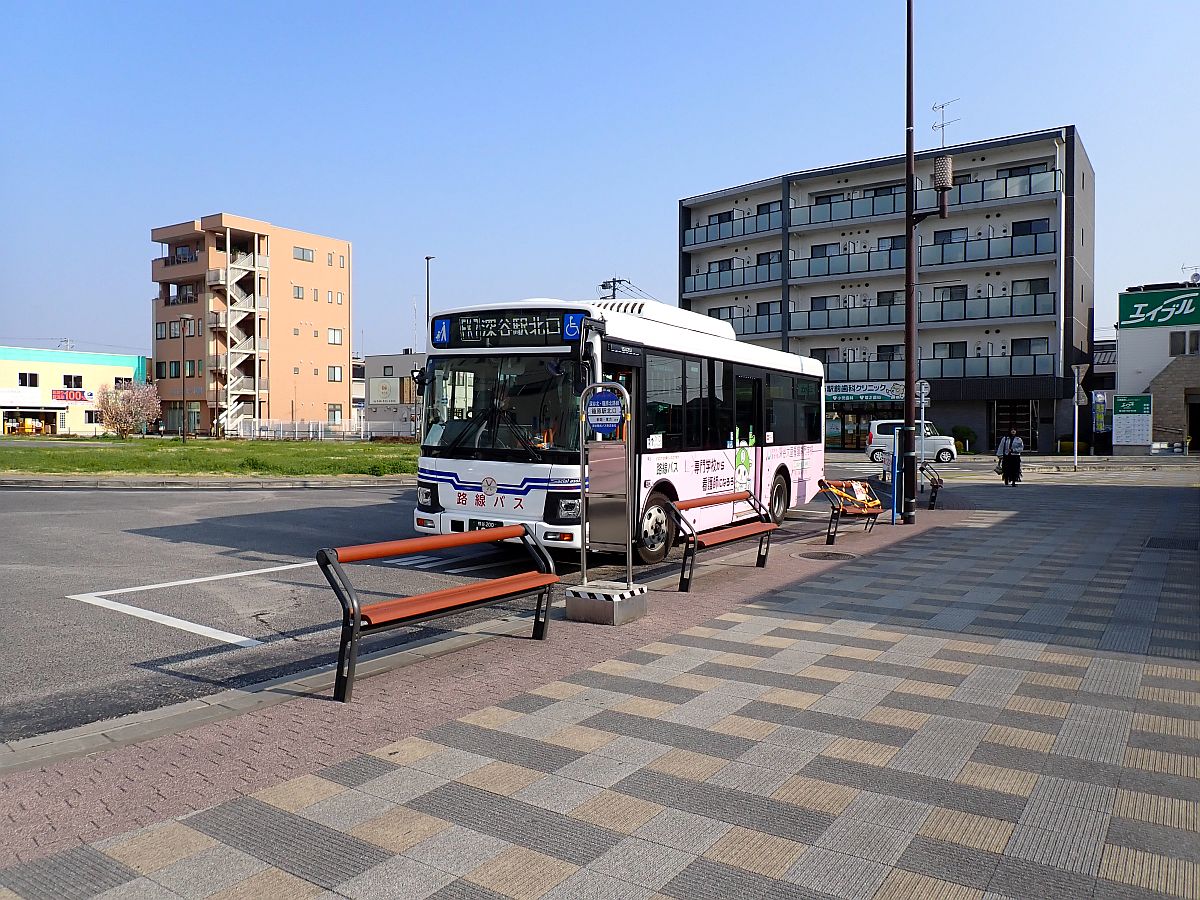 籠原駅北口にて
