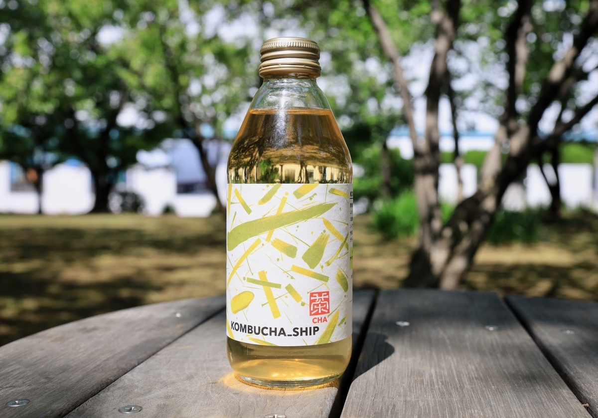 KOMBUCHA コンブチャと読むからあの赤いこんぶ茶を思い浮かべたら全く