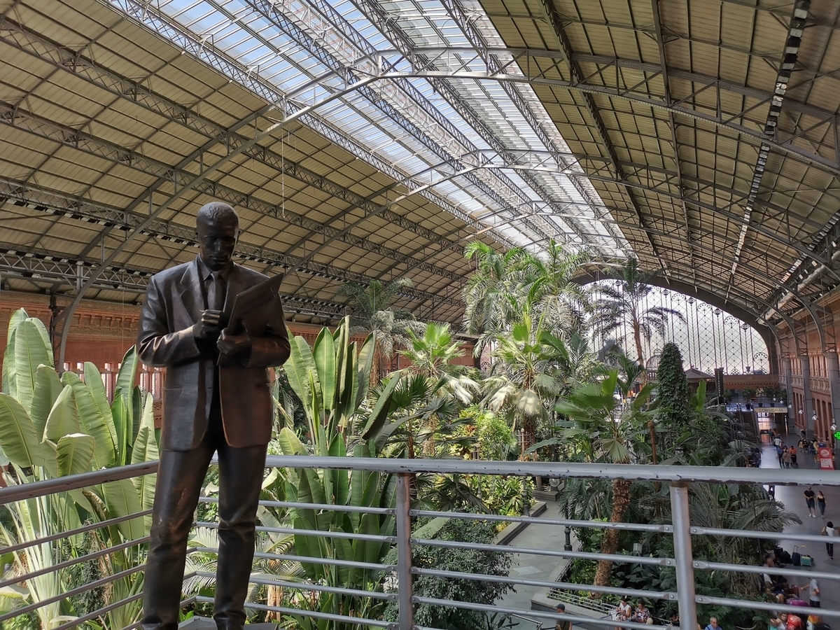 アトーチャ駅の植物園