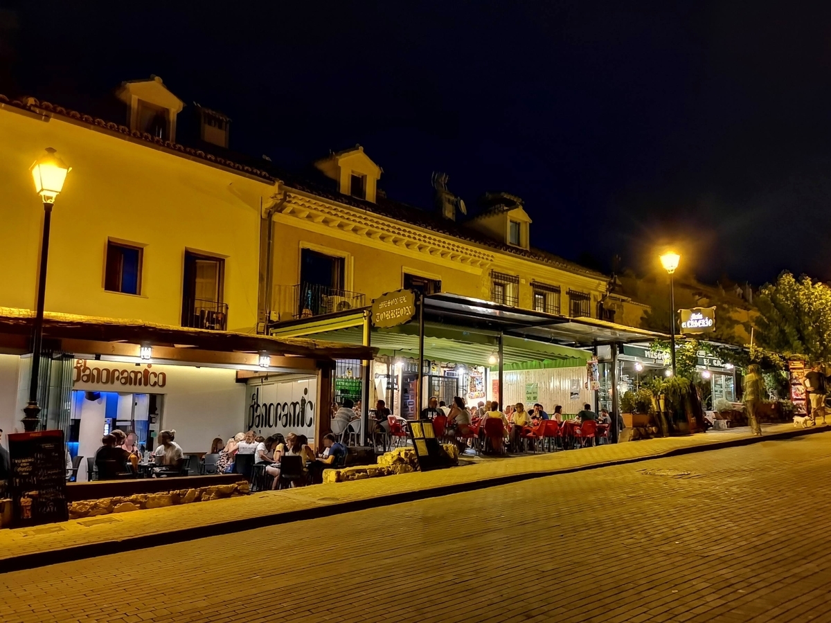 展望台近くの飲食店