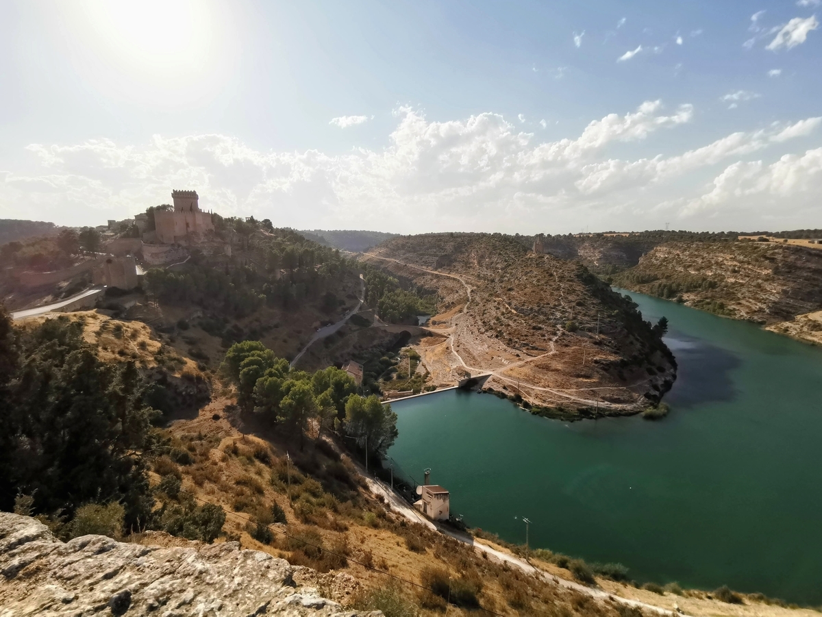 フカル川とアラルコン