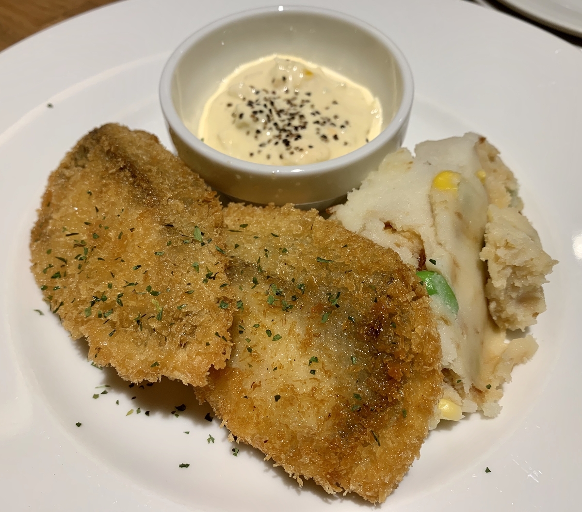 ワイン食堂ジョイーレの白身魚フライランチ