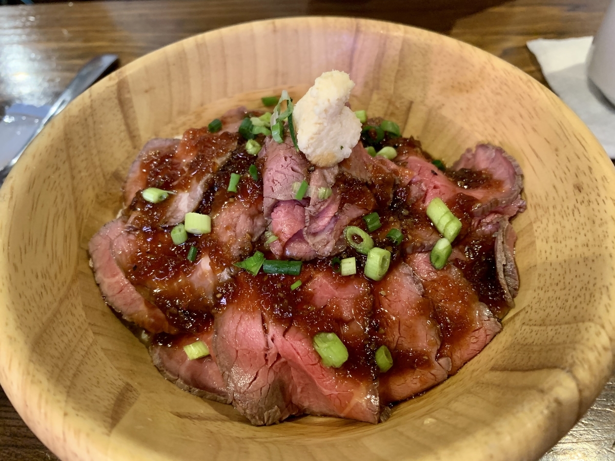 炭火焼きバル フォンターナ 大塚店のローストビーフ丼