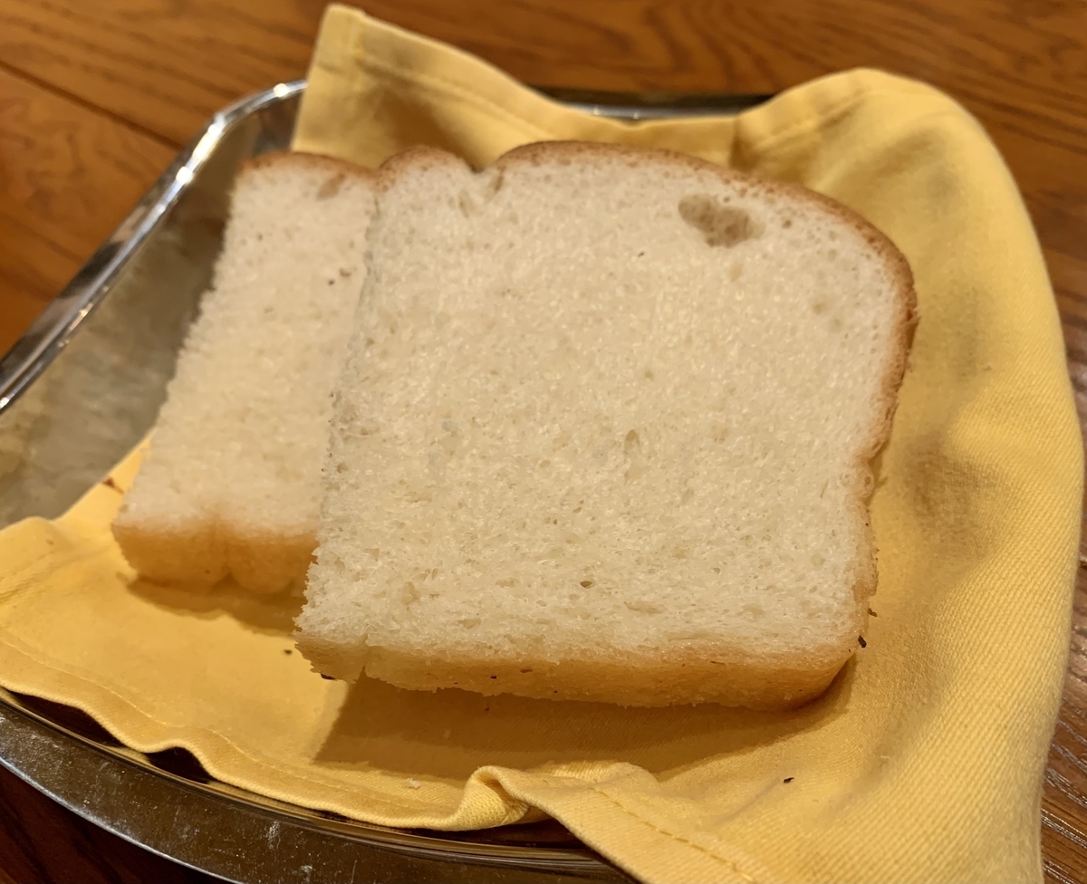 ヴィーニ エ サラーメ （VINI E SALAME）のフォカッチャ