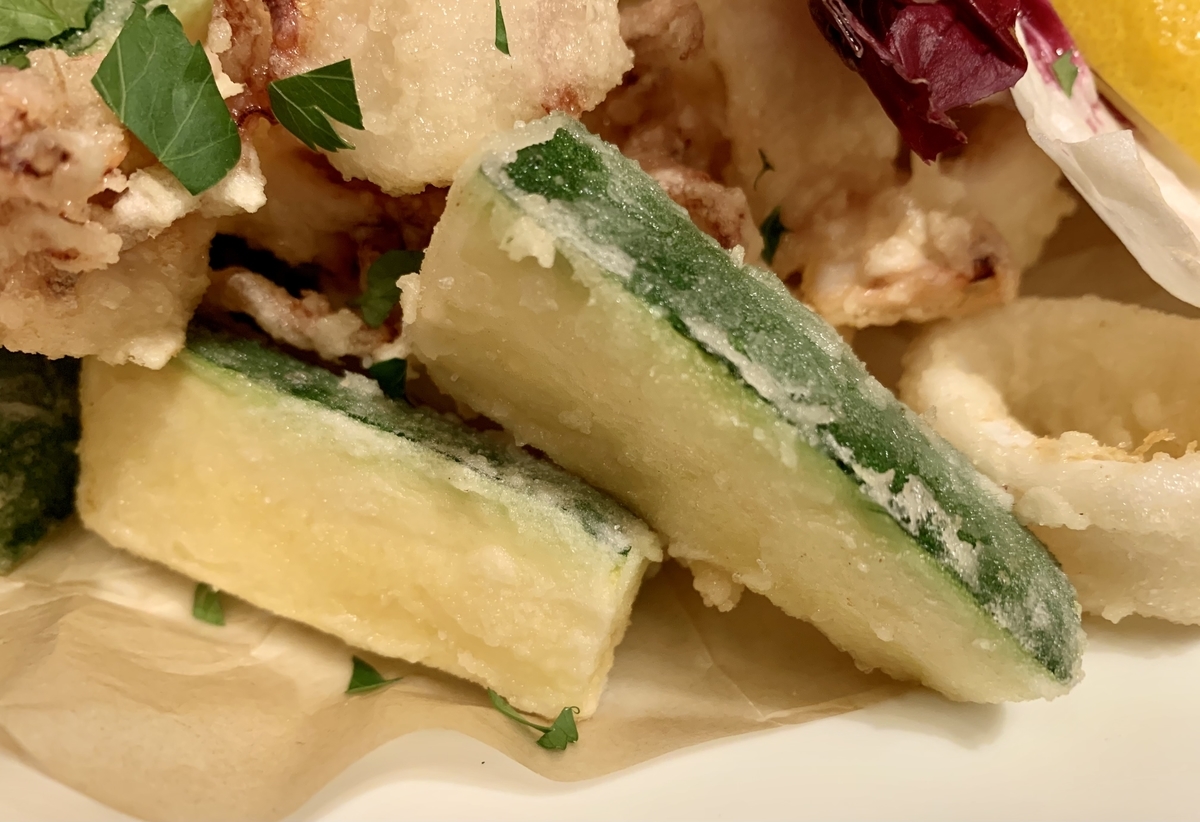 温野菜は活ヤリイカとズッキーニのフリット